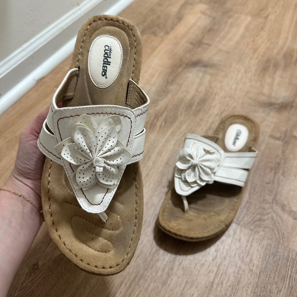Cobbie Cuddlers | Woman's Reginy White Floral Comfort Slip On Thong Sandals, 11W